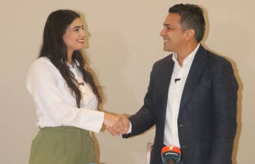 La candidata independiente Serena Vamvas y el presidente de Moca Ricardo Lombana anuncian alianza