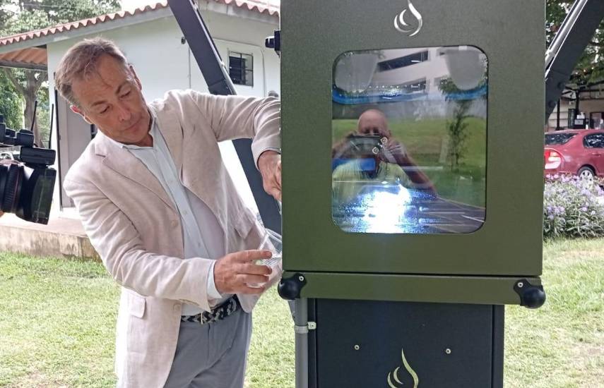 El parque Omar estrena la primera fuente de agua generada con la humedad del aire