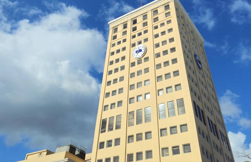 ML | Edificio de la casa matriz de Caja de Ahorros.