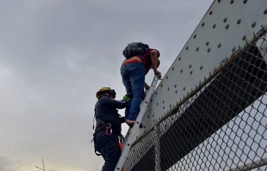 ML | Unidad del Cuerpo de Bomberos durante un rescate.