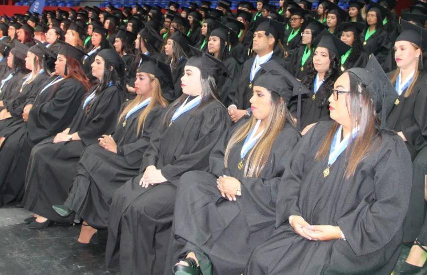 Más de 180 nuevos profesionales de la salud gradúa la UP