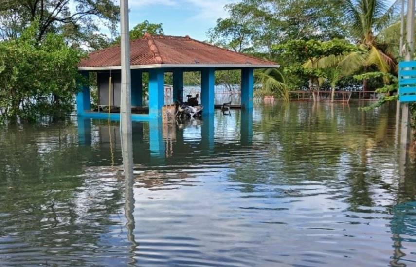 Residentes de Isla Cañas, a la espera del comportamiento de las mareas