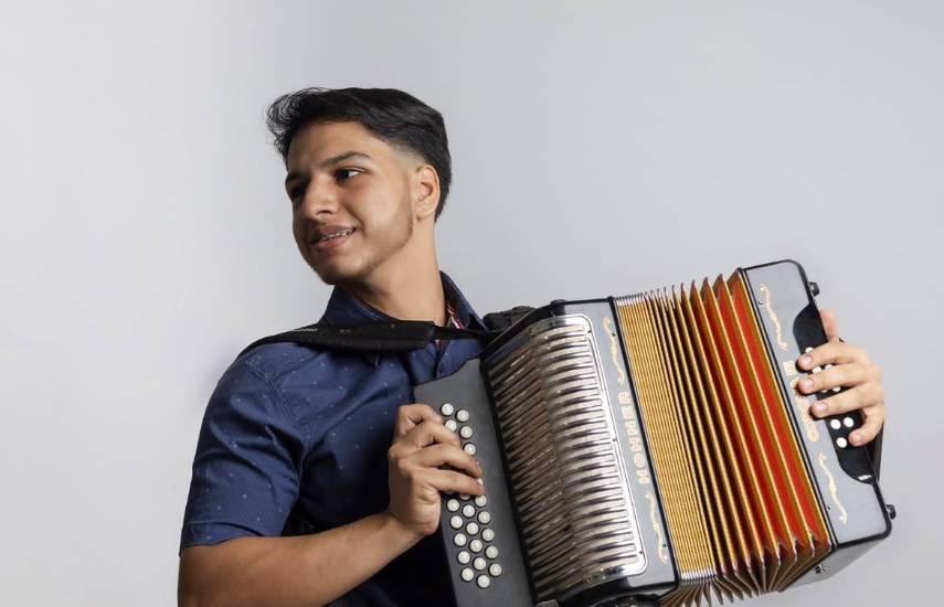 Bayron Ortiz: La herencia que suena a típico