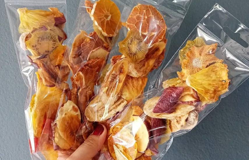 Snacks de frutas y verduras deshidratadas, un emprendimiento que promueve la salud