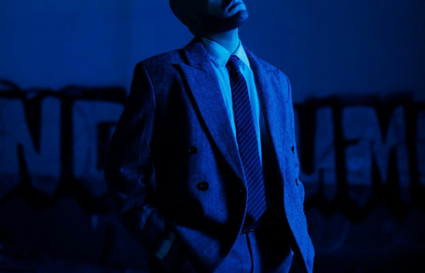 Carlos Zaur lanza su nuevo sencillo “Es Muy Cobarde”