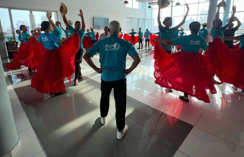 Edgar Villaverde lleva el folklore a más de 50 países
