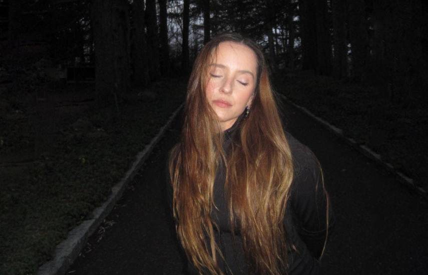 Evaluna regresa a su era solista con “Rollitos de Papel”, una oda a los amores que dan paz