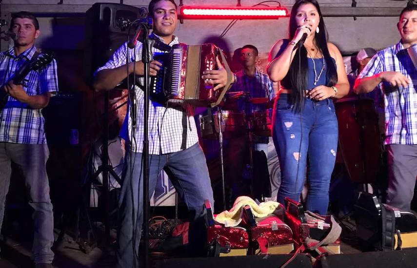 Hermanos Esclopis buscan dejar un legado en el típico