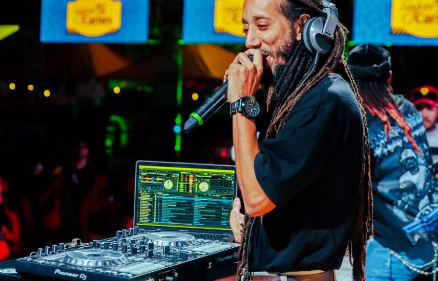 Chiqui Dubs cree en artistas del barrio