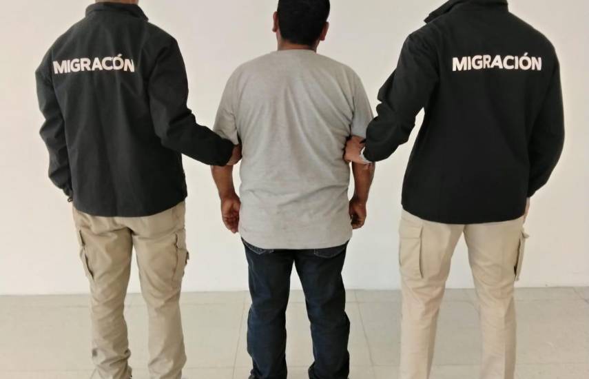 Detienen a ciudadano peruano buscado por supuestos delitos sexuales