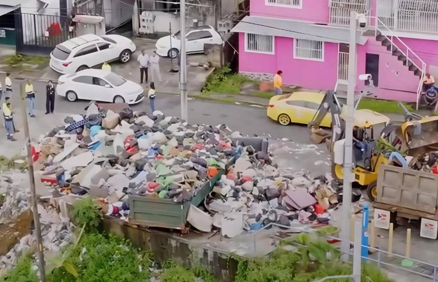 Aplazan licitación en San Miguelito, lleno de basura
