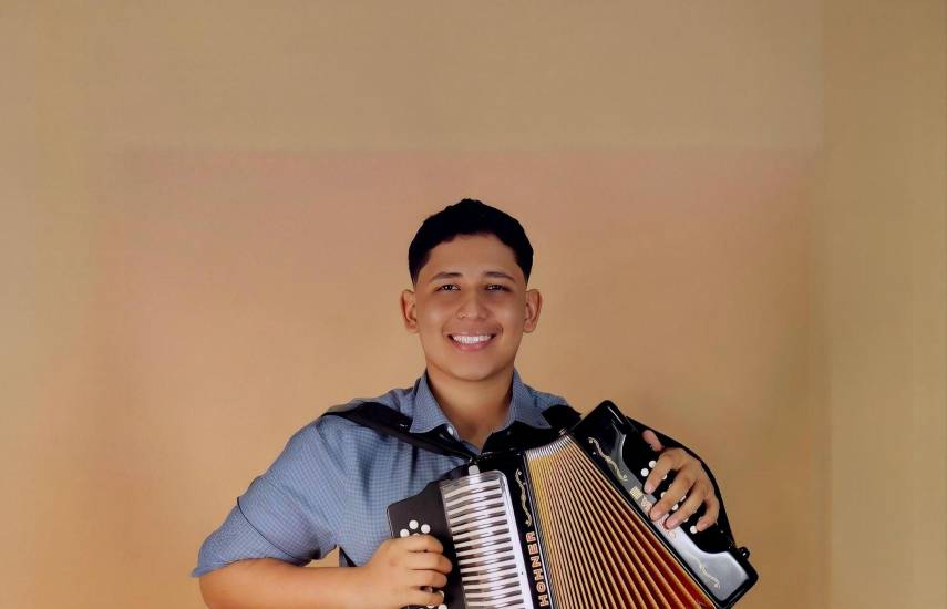 Studio Luisma | Con 17 años, Ricael Melgar busca ampliar su repertorio y mantenerse en la música.