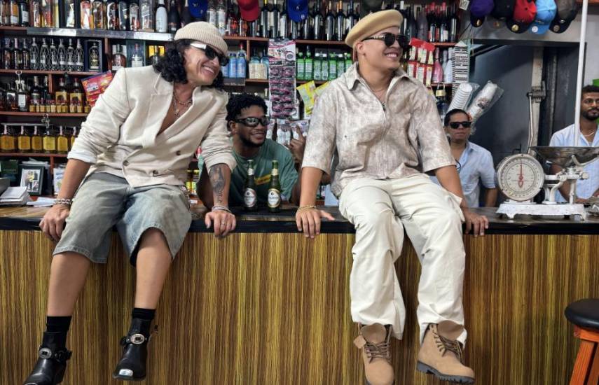 El cantante Elvis Crespo, arranca su innovadora gira de conciertos, “Bodega Tour 2025: El Barrio Canta”