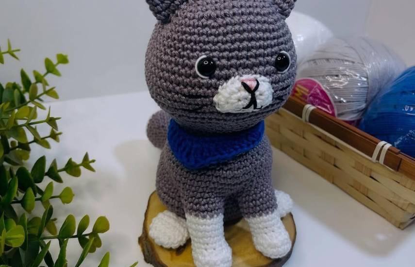 Flores y muñecos tejidos, las creaciones únicas que impulsaron emprendimiento