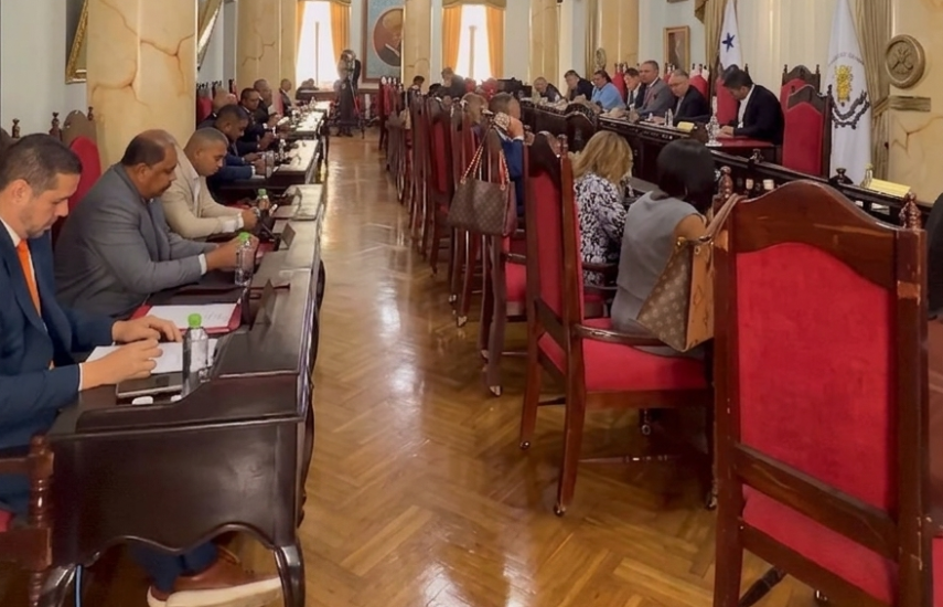 Manejo de desechos y agua, los retos de siete representantes