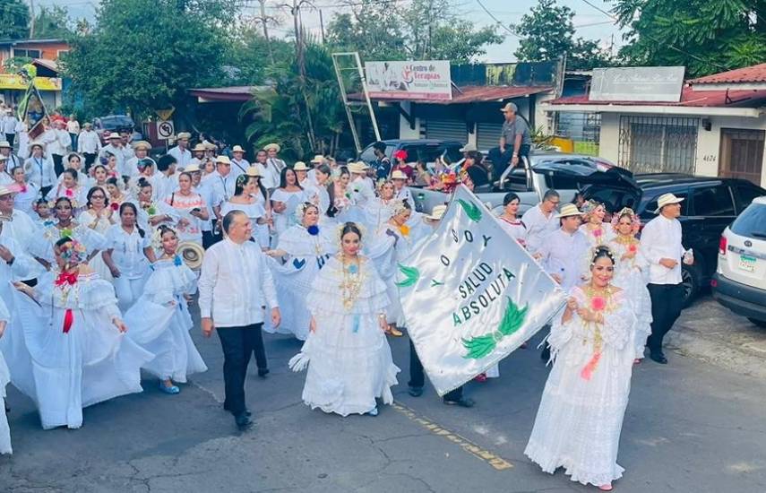 Todo listo para el desfile de la pollera blanca en Chiriquí