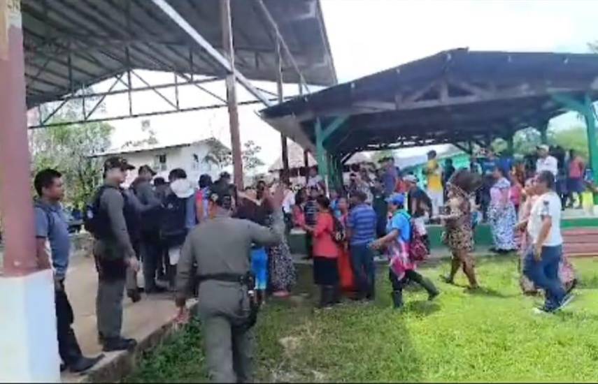 Denuncian agresión y coacción contra el rey Naso