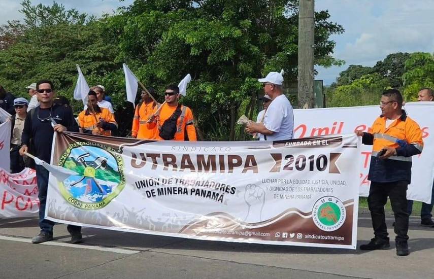 ML | Trabajadores de Minera Panamá en una manifestación.