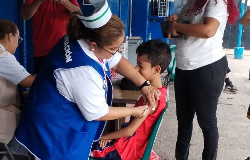 Vacunas reducen mortalidad infantil, según científicos
