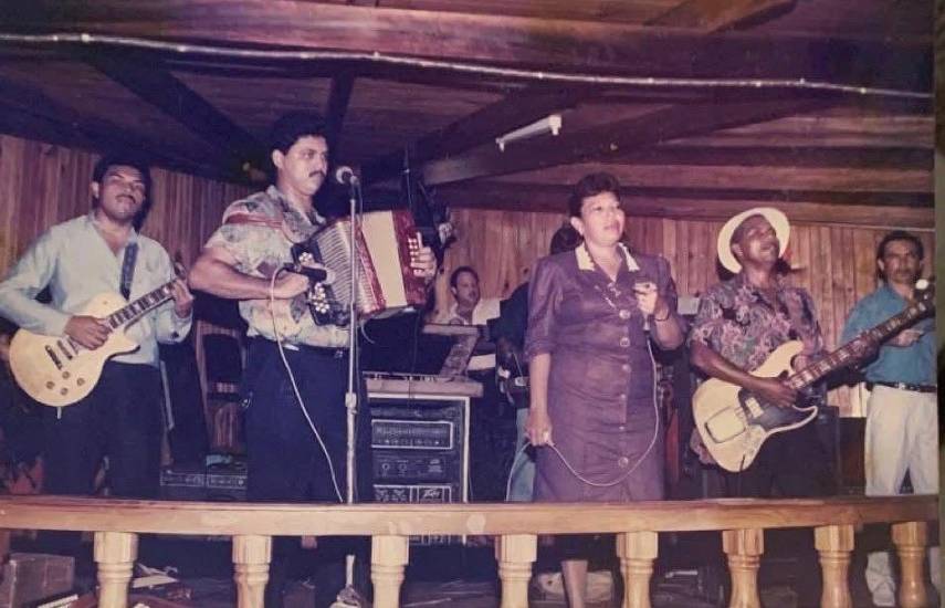 Cuarenta años en los escenarios