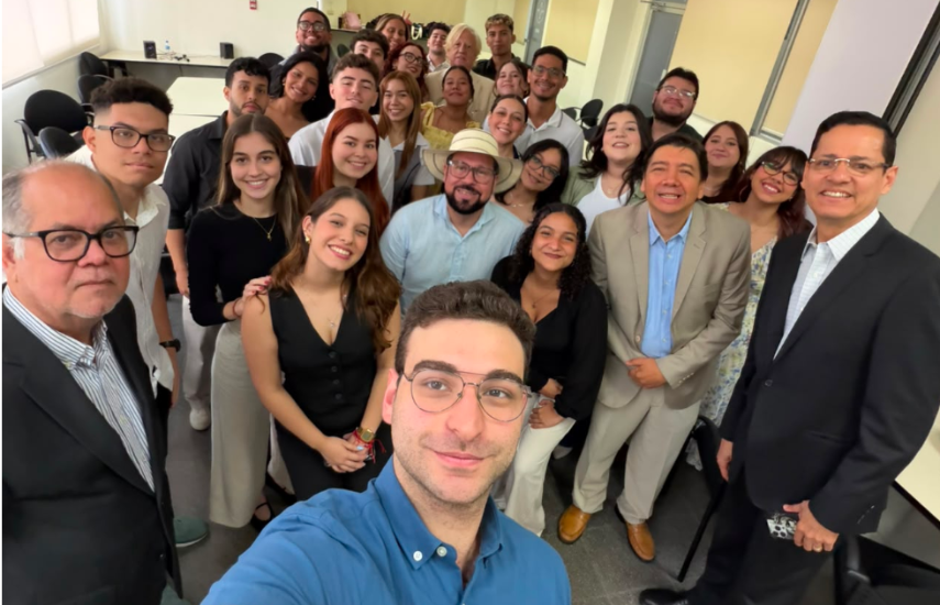 Comunicadores comparten sus experiencias y desafíos profesionales con estudiantes de la USMA