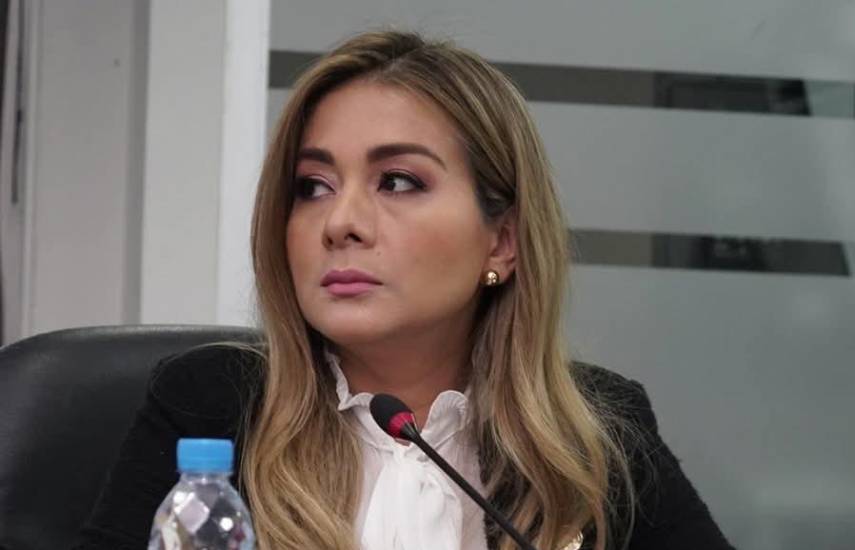 Ordenan casa por cárcel a Zenia Vásquez por presunto enriquecimiento injustificado