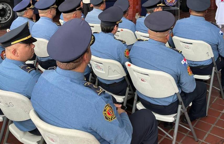 Embajador de los Estados Unidos en Panamá, dona valioso equipo a los Bomberos