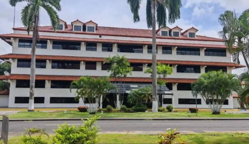 Corte Suprema de Justicia multa a rectora de Udelas por desacato