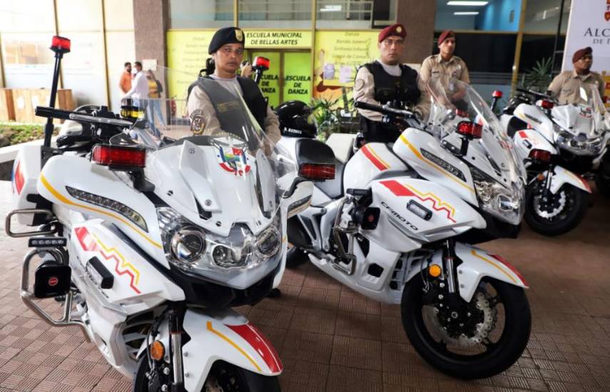 Embajada de China dona 10 nuevas motos al municipio capital