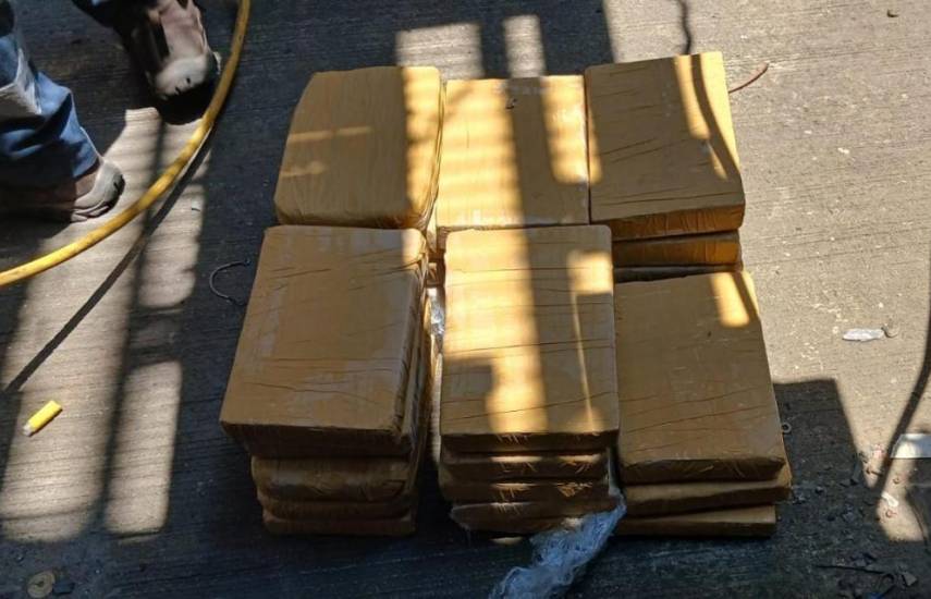 Decomisan 28 paquetes de droga en un puerto en Ancón