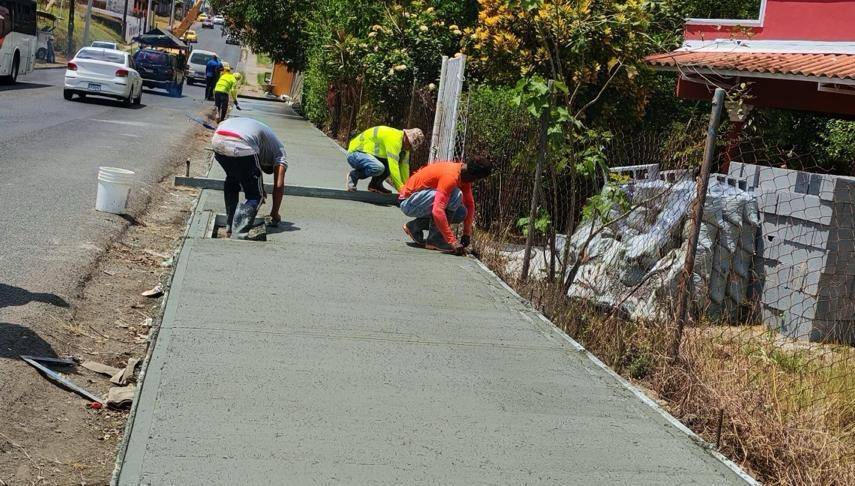 Alcaldía de Panamá realizó trabajos de recuperación de aceras en San Joaquín de Pedregal