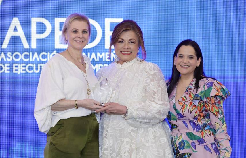 APEDE reconoce a Marta Cristina Lasso como Mujer Destacada del Año