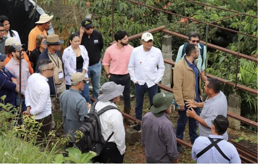 Cooperación regional en caficultura avanza con visita técnica en Capira