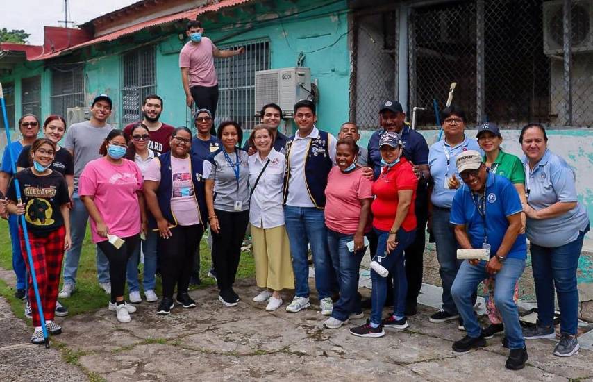 Farid Batha Bhiku impulsa la educación y el servicio social