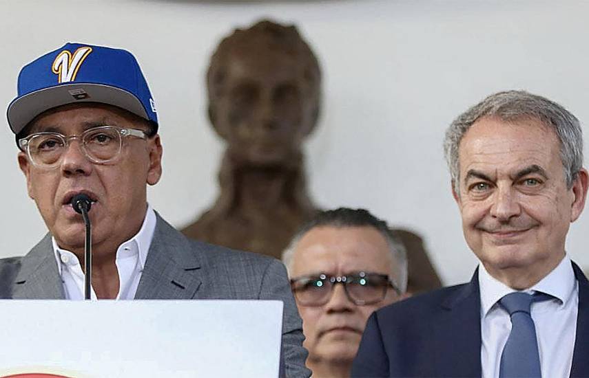 AFP | Jorge Rodríguez, presidente de la Asamblea Nacional de Venezuela (i).