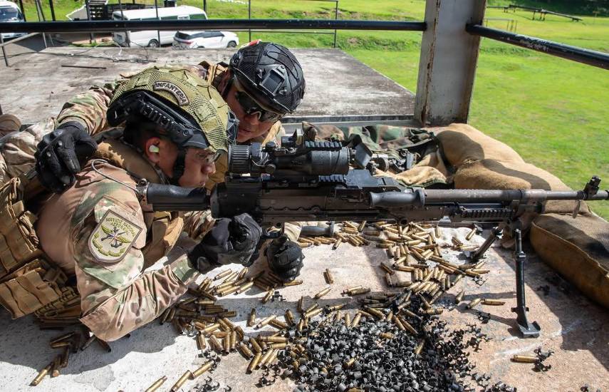 Senan y Marines de los EE. UU. realizan ejercicio de fuego real en Colón