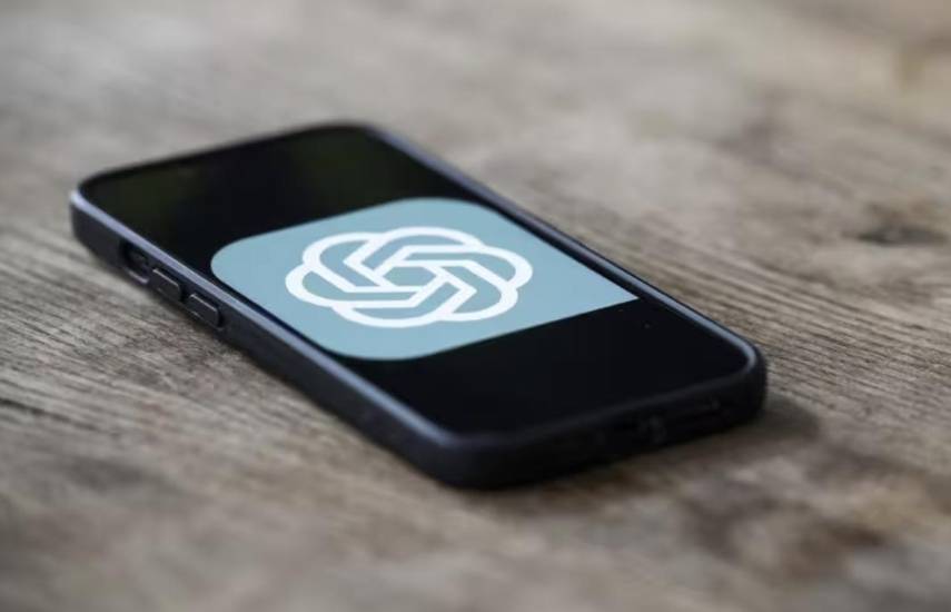 OpenAI retira Mixpanel de sus servicios tras una acceso no autorizado que ha expuesto datos de usuarios