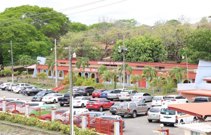 Una veintena de académicos busca dirigir centros regionales