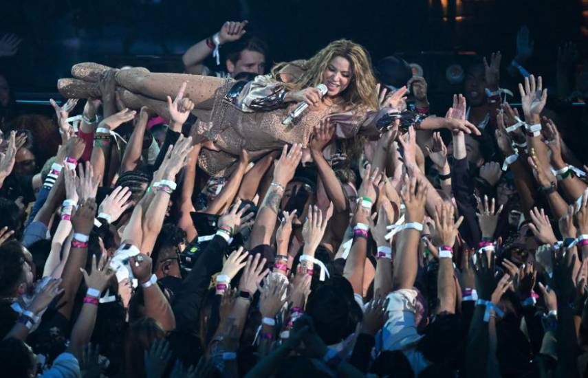 Taylor Swift y Shakira deslumbran en los MTV Video Music Awards