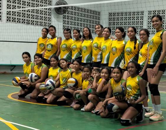 Cortesía | Parte de lo equipos femeninos del Club Livol JDA.