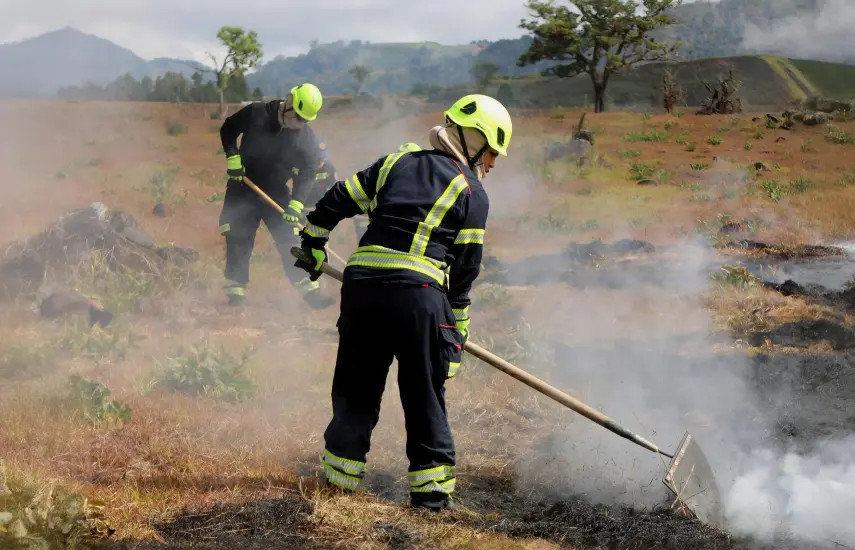 ML | Bomberos en simulacro.