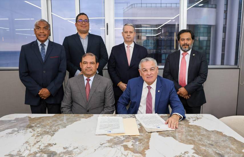 Contraloría refrenda contratos para garantizar operatividad de los puertos Balboa Cristóbal