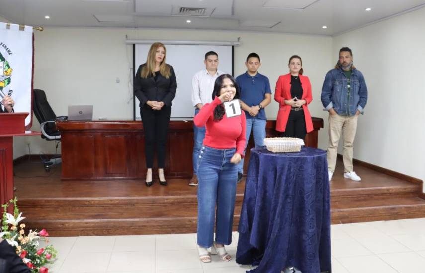 Realizan sorteo para el debate de vicepresidentes en la Universidad de Panamá el 29 de abril