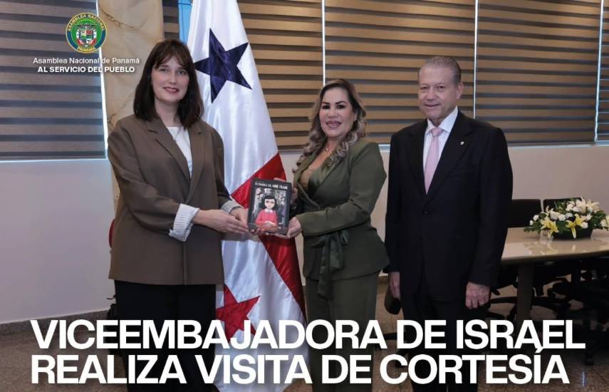 Viceembajadora de Israel entrega novela gráfica de Ana Frank a la presidenta de la Asamblea