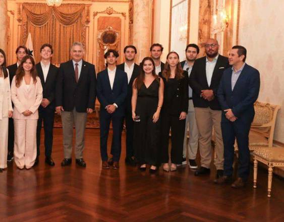 Estudiantes del Tecnológico de Monterrey se reúnen con el Ministro Orillac