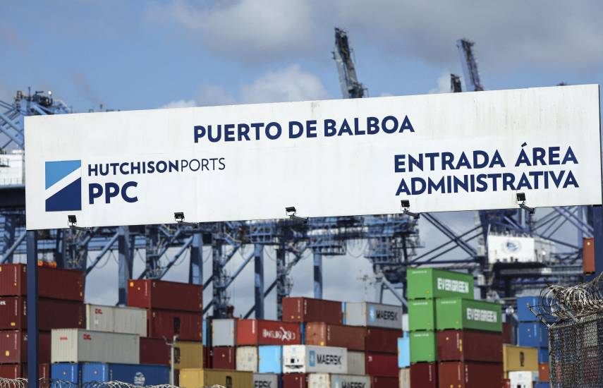 Panamá toma el control de los puertos de Balboa y Cristóbal