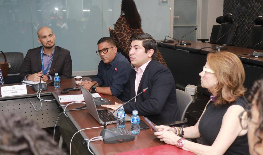 Proyecto de reformas educativas entra en fase de revisión con gremios y sector privado