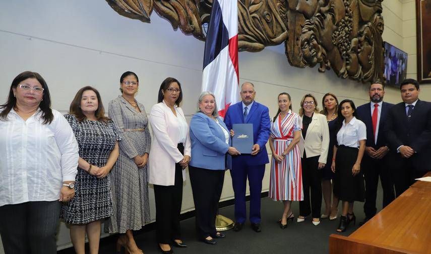 Cambio del Ministerio de la Mujer a instituto sigue en pausa en la Asamblea