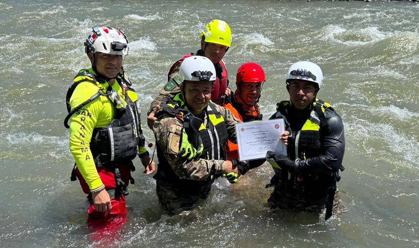 El SINAPROC gradúa a 26 rescatistas en técnicas de rescate para inundaciones