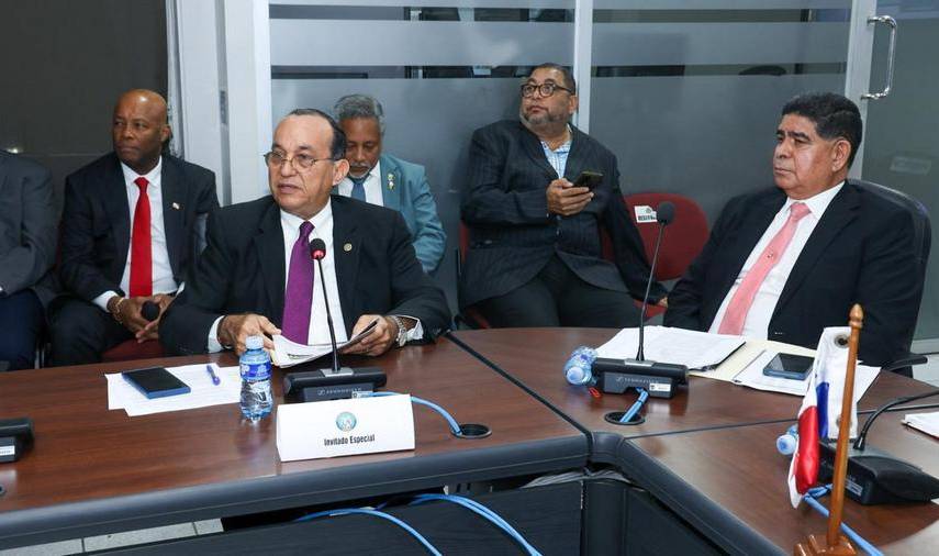 De comisión a tribunal, crece la confrontación en Presupuesto